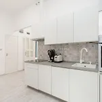 Designer Apartment On The Budapest Broadway W 2Br, Ac And Panorama Balcony