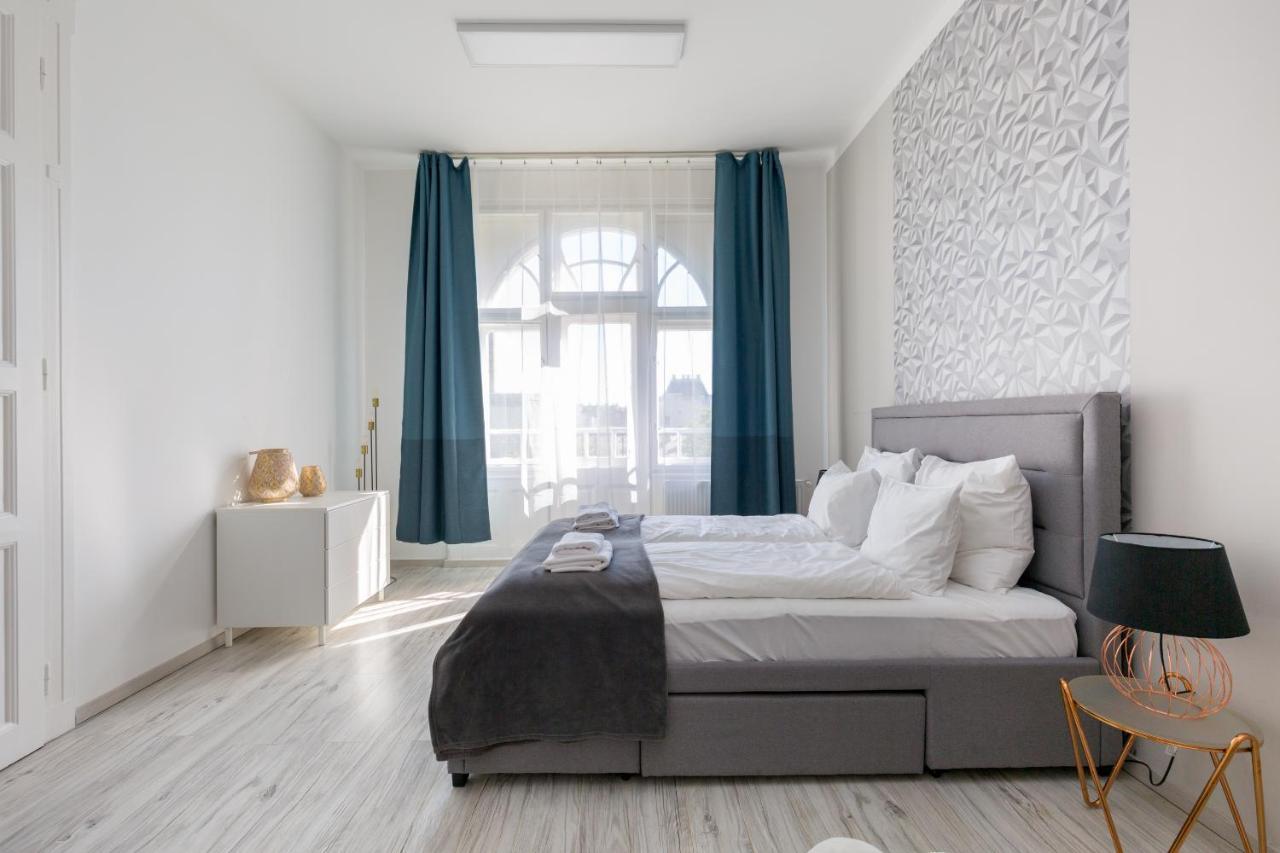 Designer On The Broadway W 2br, Ac And Panorama Balcony * Budapest