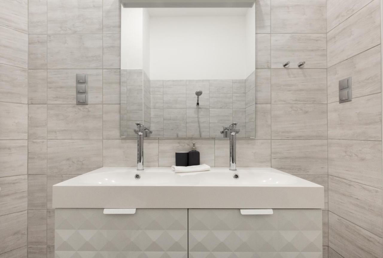 Apartment Designer On The Broadway W 2br, Ac And Panorama Balcony Budapest